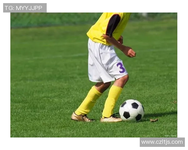 足球明星为何偏爱脚尖射门技巧解析与精彩瞬间回顾